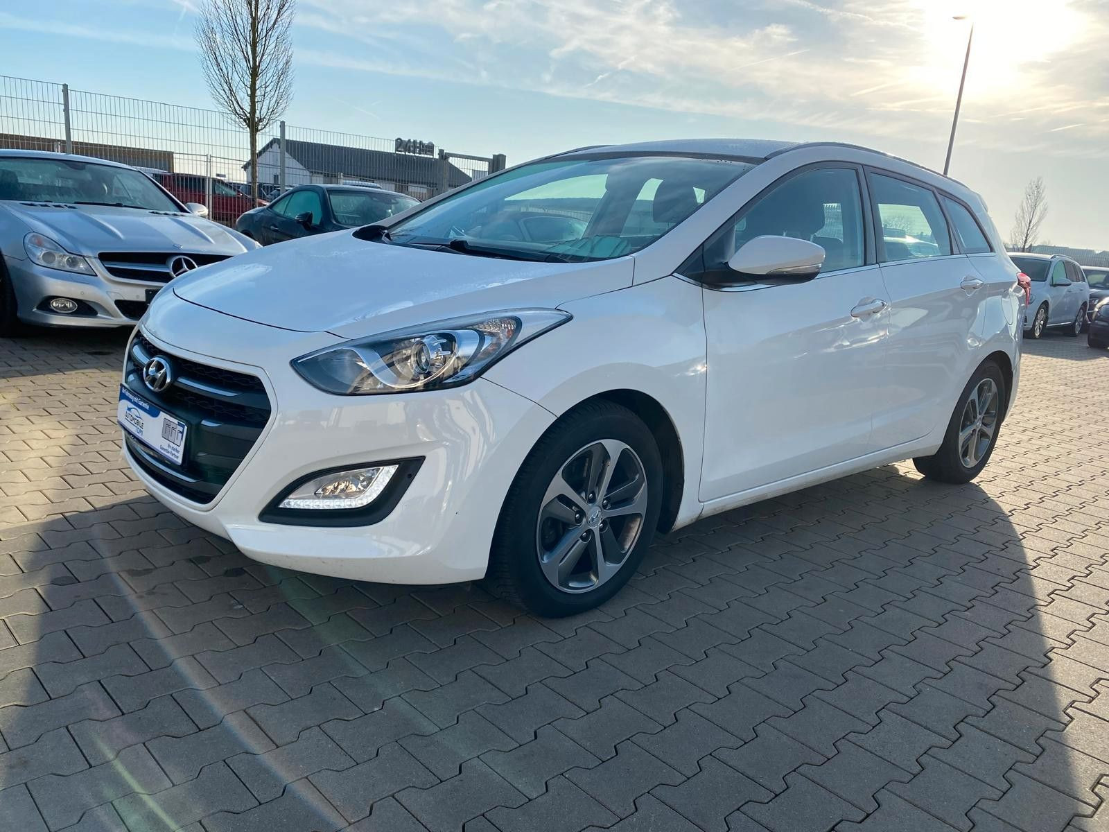 HYUNDAI i30 cw blue Trend|R-KAM|NAVI/TÜV+SERVICE NEU - Bild 1