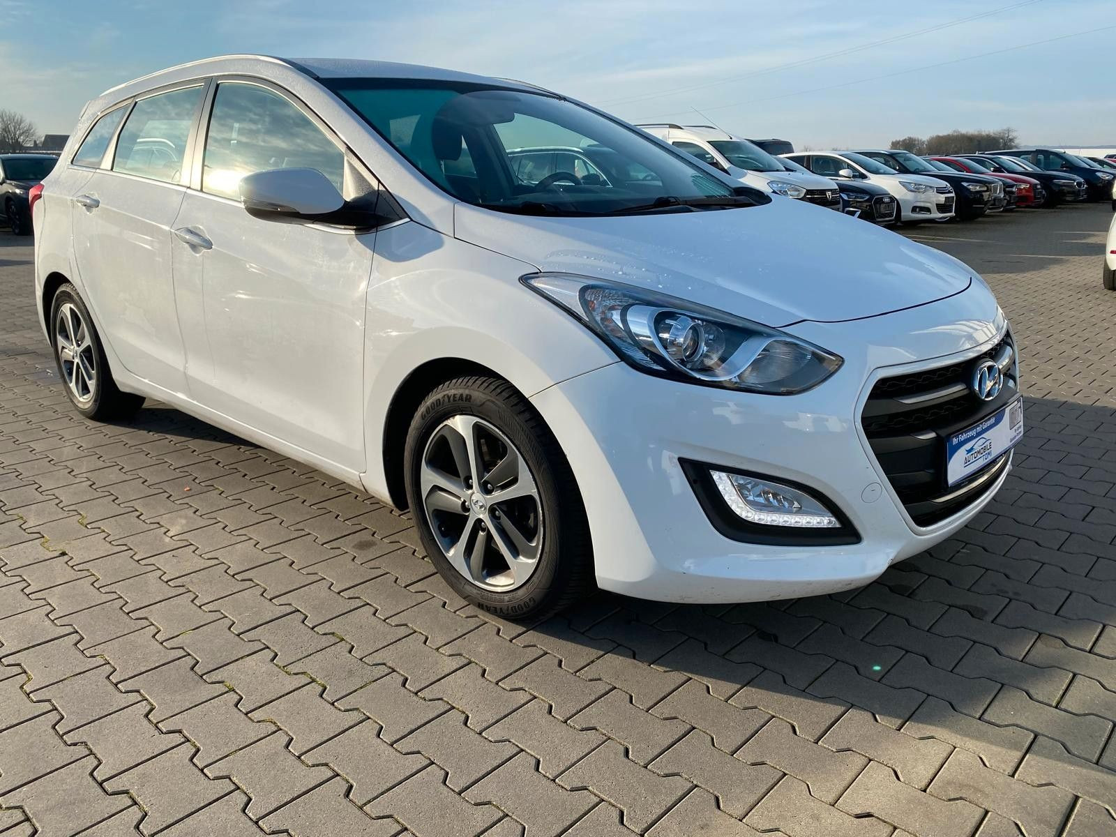 HYUNDAI i30 cw blue Trend|R-KAM|NAVI/TÜV+SERVICE NEU - Bild 13