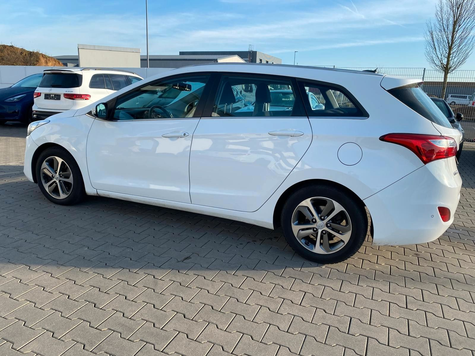 HYUNDAI i30 cw blue Trend|R-KAM|NAVI/TÜV+SERVICE NEU - Bild 15