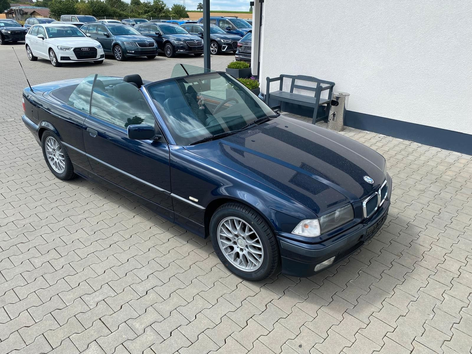 BMW 318 i Cabrio|E36|Orig.KM|NAVI|LEDER|ALPINE|KLIMA - Bild 1