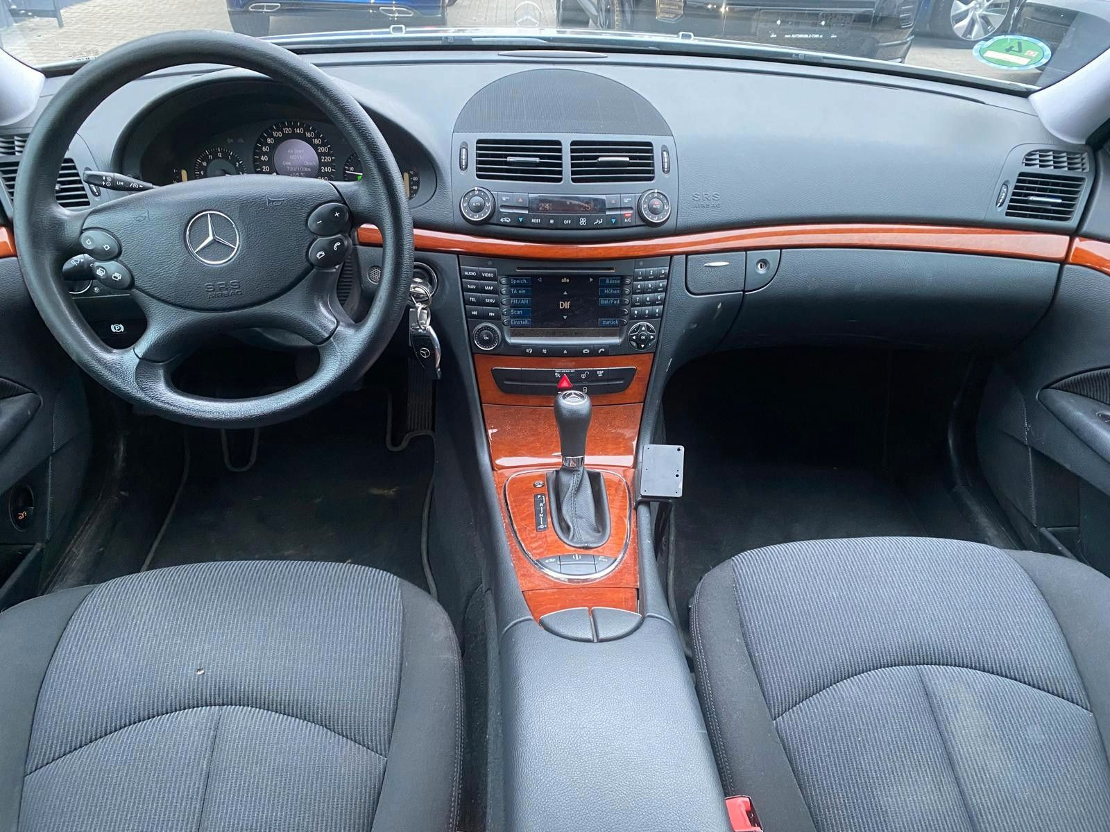 MERCEDES-BENZ E 320  T-Modell E 320 T CDI - Bild 2