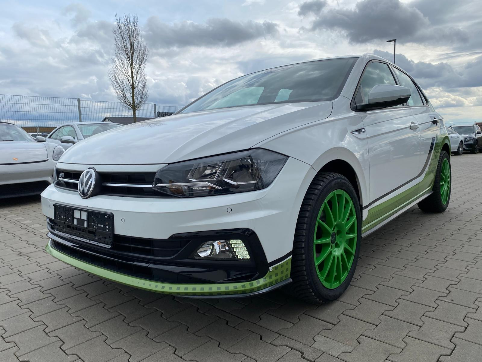 VW Polo Polo VI Highline / R-Line / R-KAM / APP/ TÜV+SERVICE NEU - Bild 1