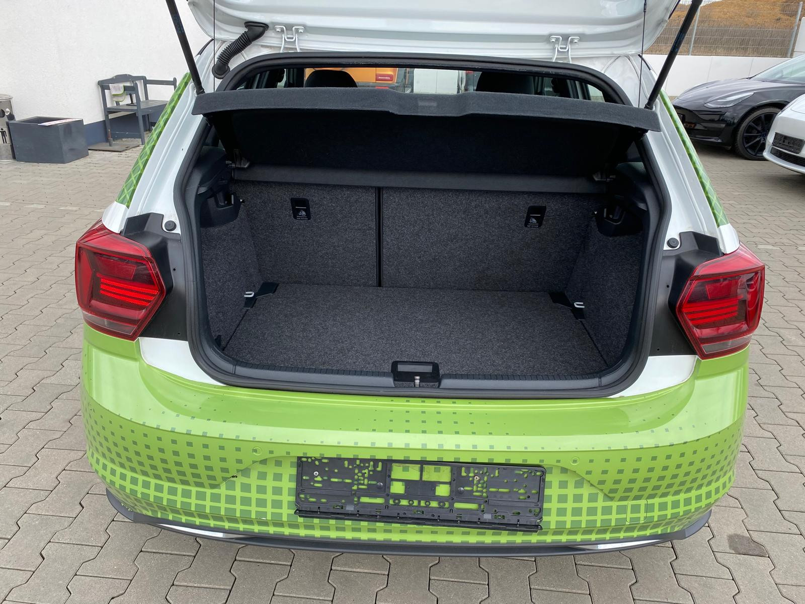 VW Polo Polo VI Highline / R-Line / R-KAM / APP/ TÜV+SERVICE NEU - Bild 11