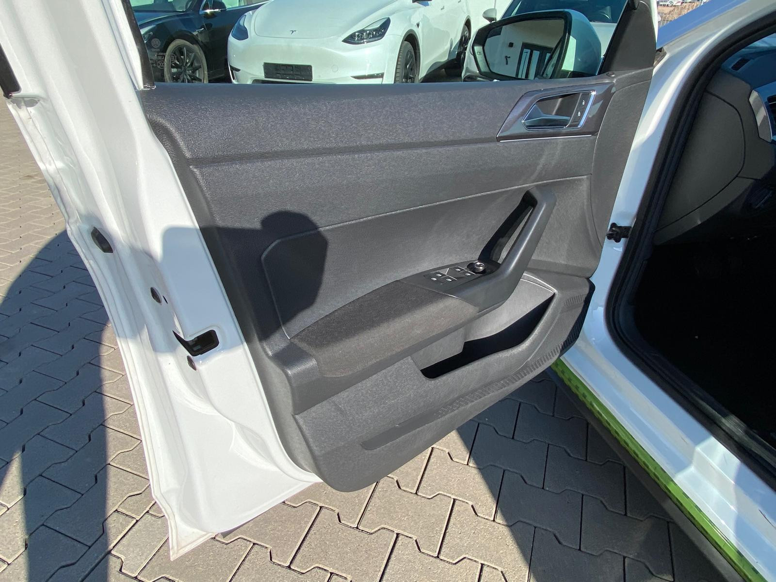VW Polo Polo VI Highline / R-Line / R-KAM / APP/ TÜV+SERVICE NEU - Bild 12