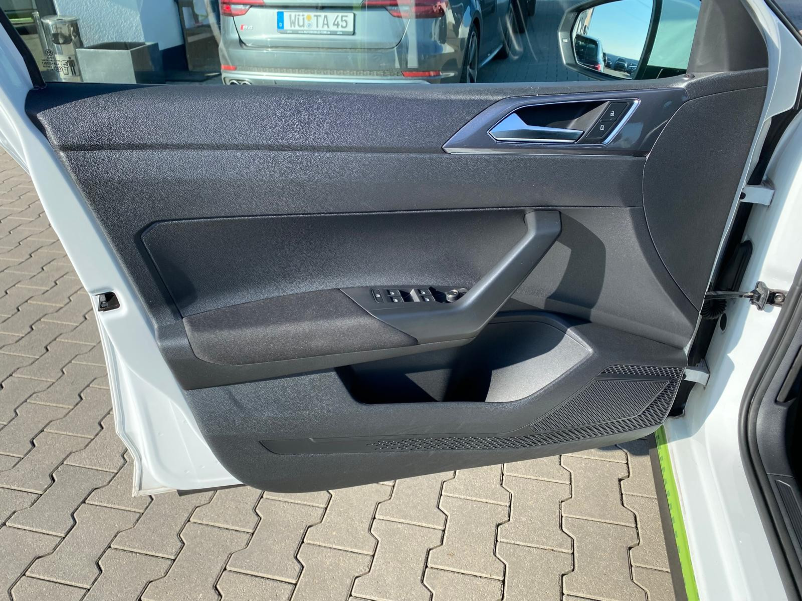 VW Polo Polo VI Highline / R-Line / R-KAM / APP/ TÜV+SERVICE NEU - Bild 14