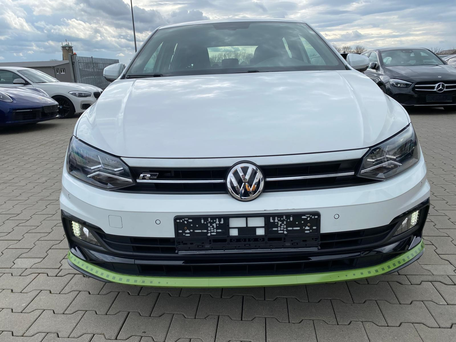 VW Polo Polo VI Highline / R-Line / R-KAM / APP/ TÜV+SERVICE NEU - Bild 3
