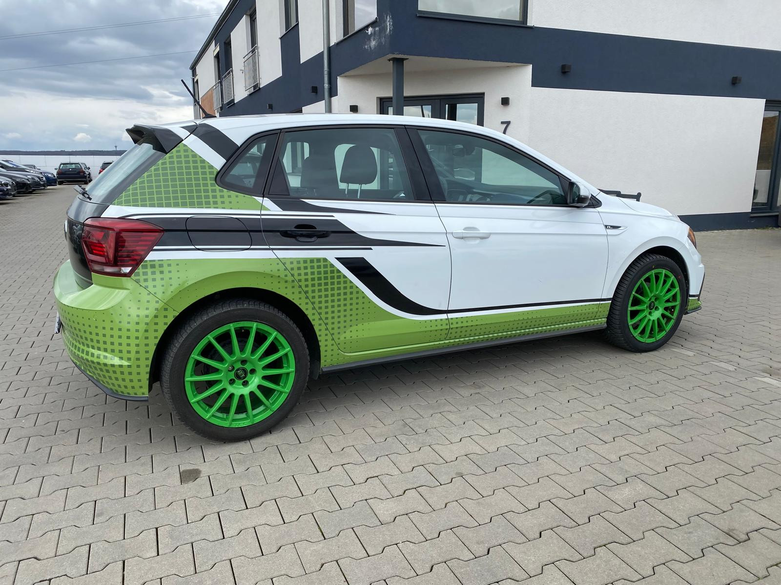 VW Polo Polo VI Highline / R-Line / R-KAM / APP/ TÜV+SERVICE NEU - Bild 8