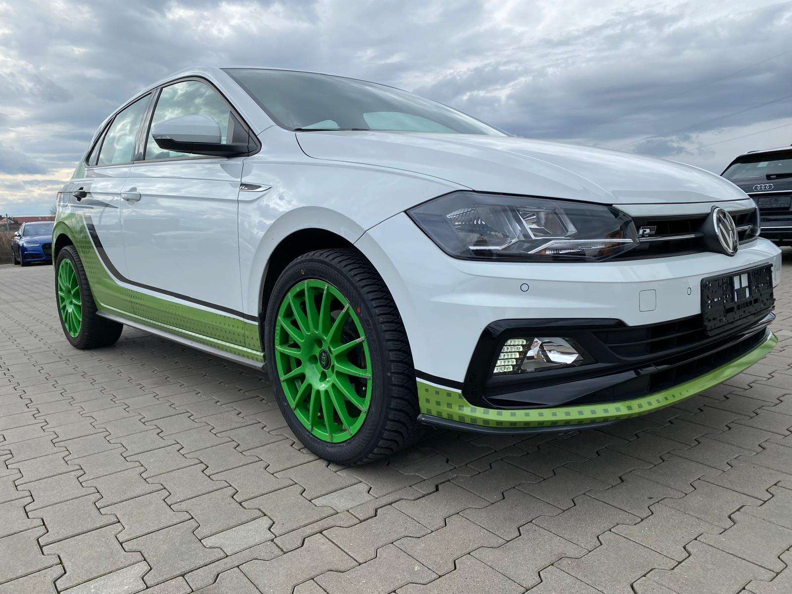 VW Polo Polo VI Highline / R-Line / R-KAM / APP/ TÜV+SERVICE NEU - Bild 9