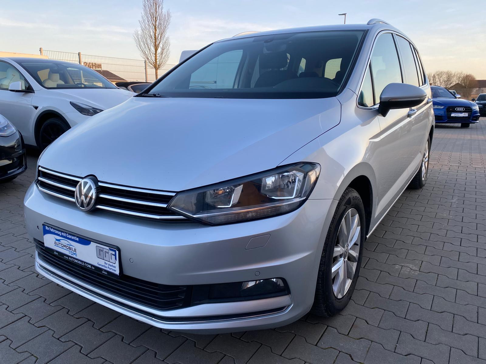 VW Touran Touran Highline BMT/NAVI/APP/7SITZE - Bild 3