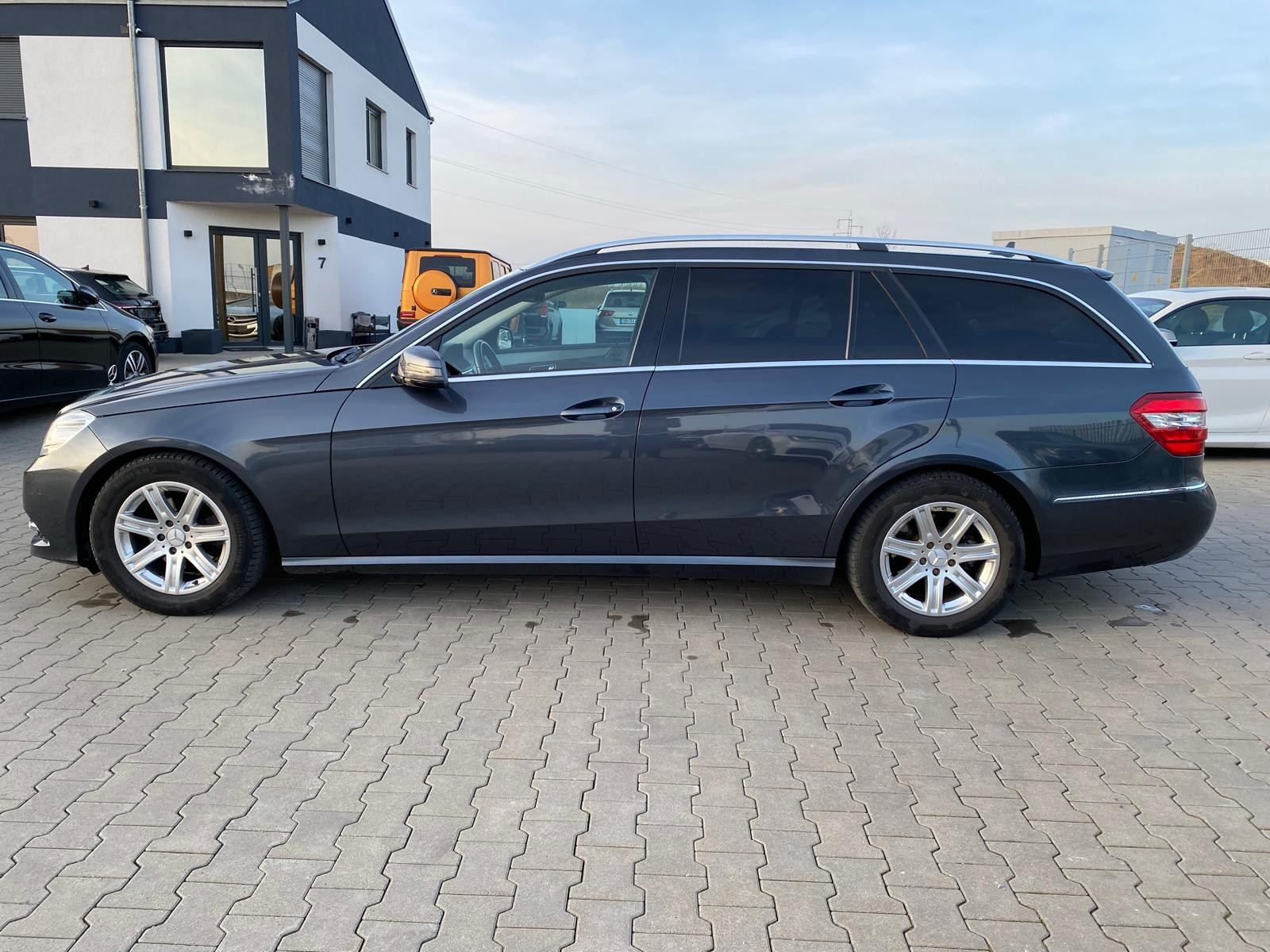 Mercedes-Benz E 220 E 220 CDI E T-Modell/AVANTGARDE/LEDER/NAVI/7SITZE/ - Bild 10
