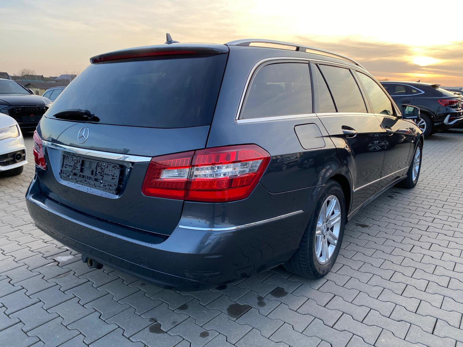 Mercedes-Benz E 220 E 220 CDI E T-Modell/AVANTGARDE/LEDER/NAVI/7SITZE/ - Bild 11