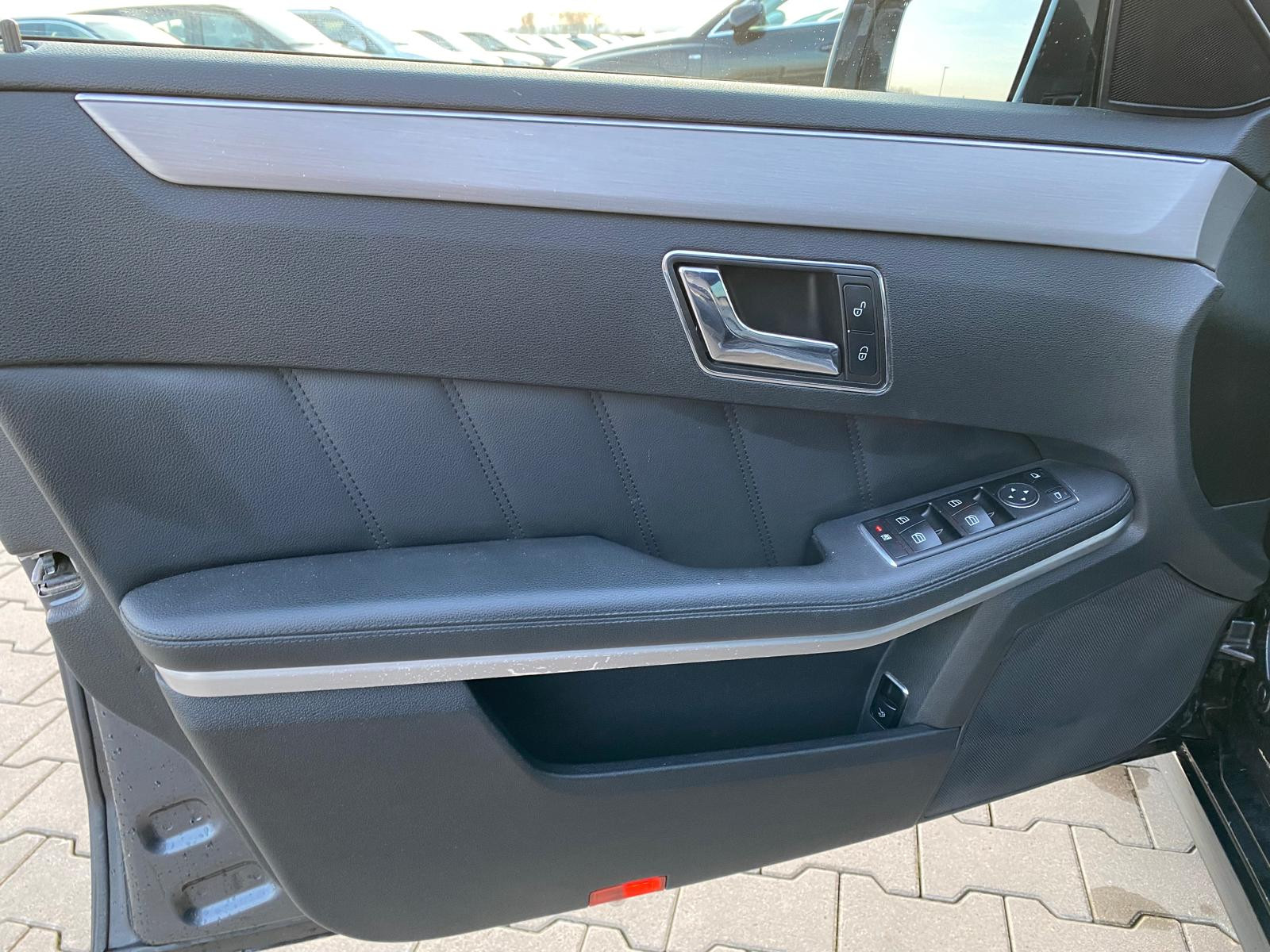 Mercedes-Benz E 220 E 220 CDI E T-Modell/AVANTGARDE/LEDER/NAVI/7SITZE/ - Bild 12