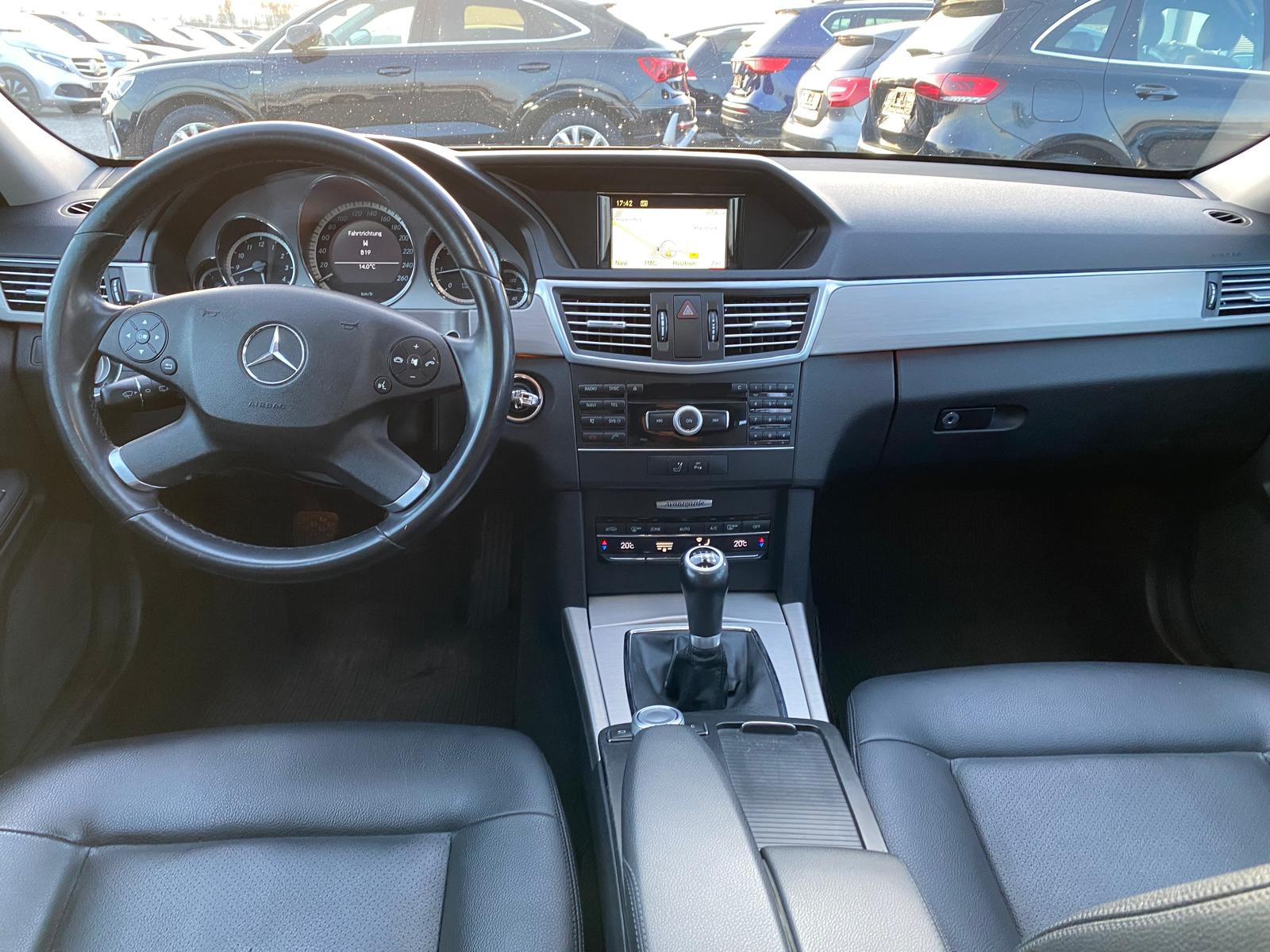 Mercedes-Benz E 220 E 220 CDI E T-Modell/AVANTGARDE/LEDER/NAVI/7SITZE/ - Bild 3