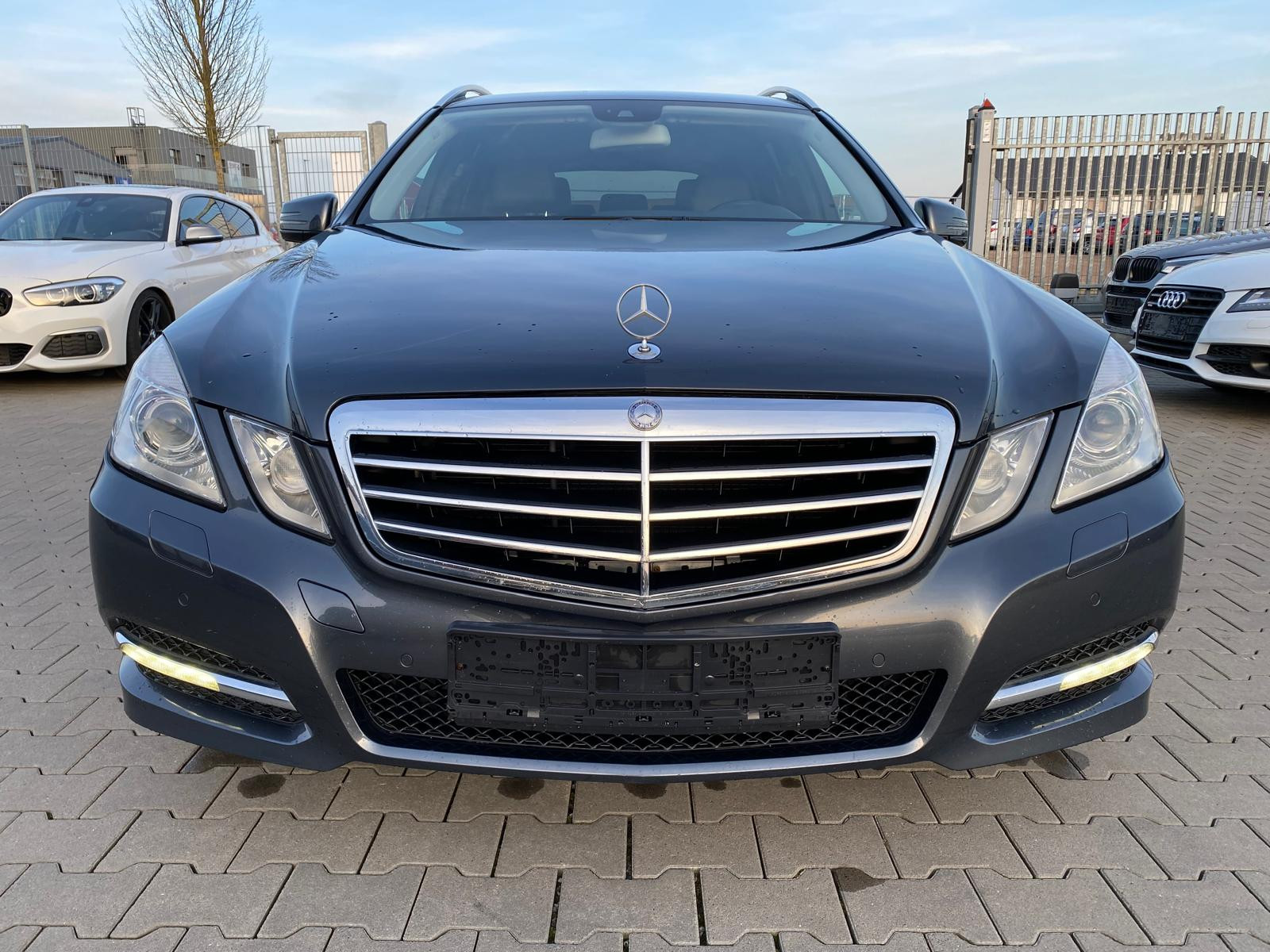 Mercedes-Benz E 220 E 220 CDI E T-Modell/AVANTGARDE/LEDER/NAVI/7SITZE/ - Bild 4