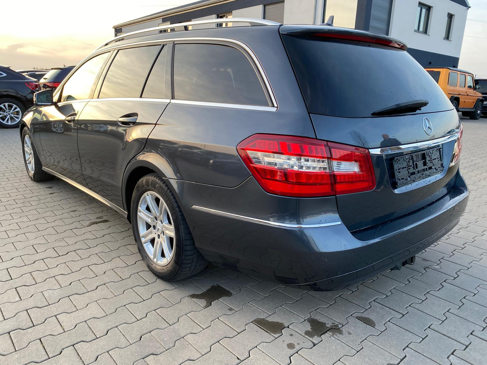 Mercedes-Benz E 220 E 220 CDI E T-Modell/AVANTGARDE/LEDER/NAVI/7SITZE/ - Bild 5