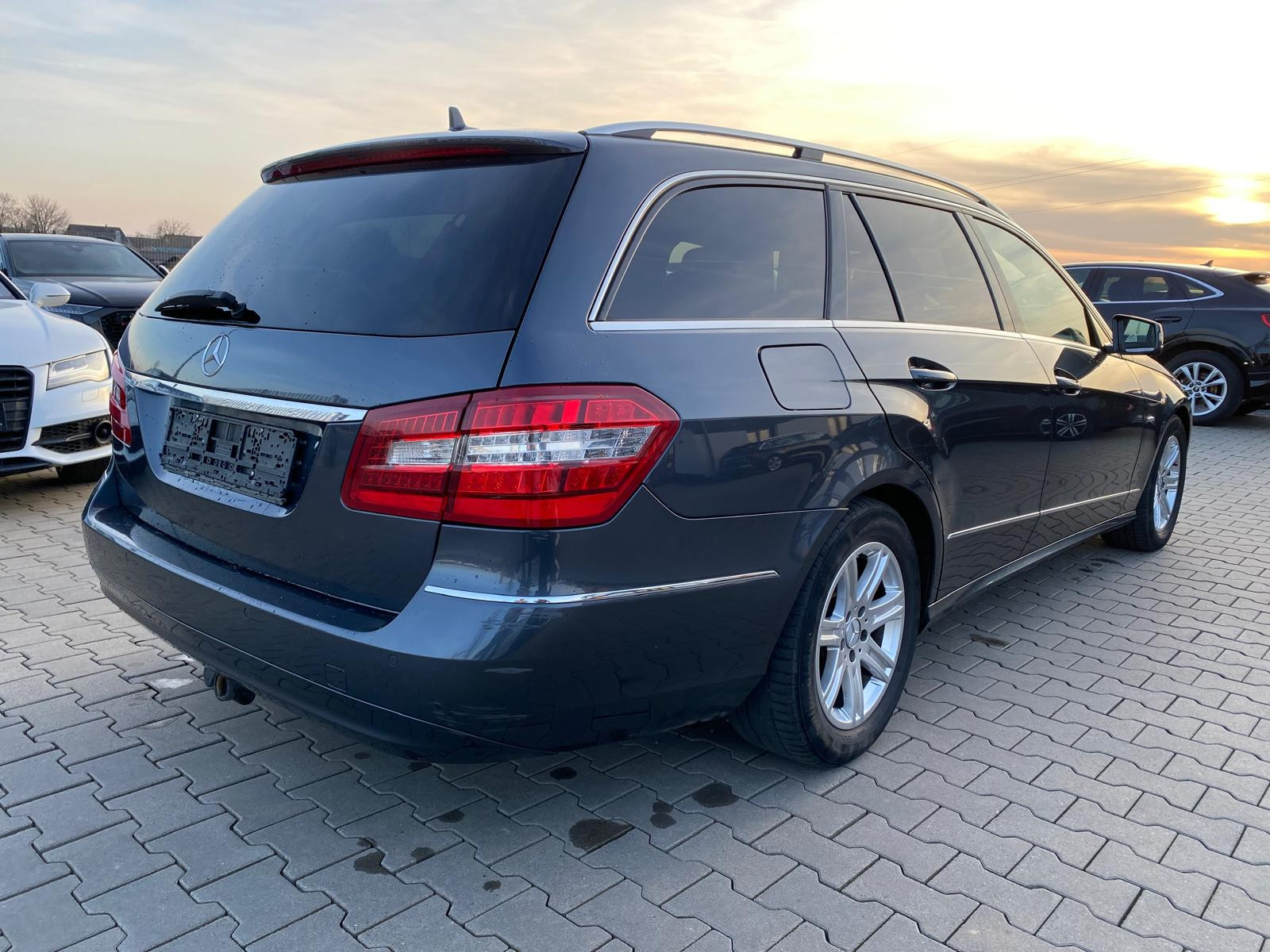 Mercedes-Benz E 220 E 220 CDI E T-Modell/AVANTGARDE/LEDER/NAVI/7SITZE/ - Bild 9