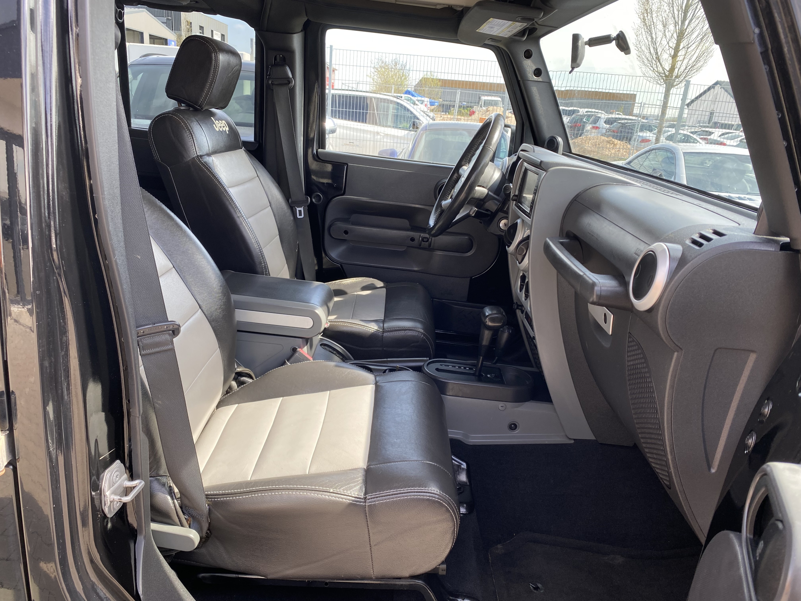 Jeep Wrangler Sahara/Leder/Navi/TÜN NEU/SOFTTOP - Bild 15