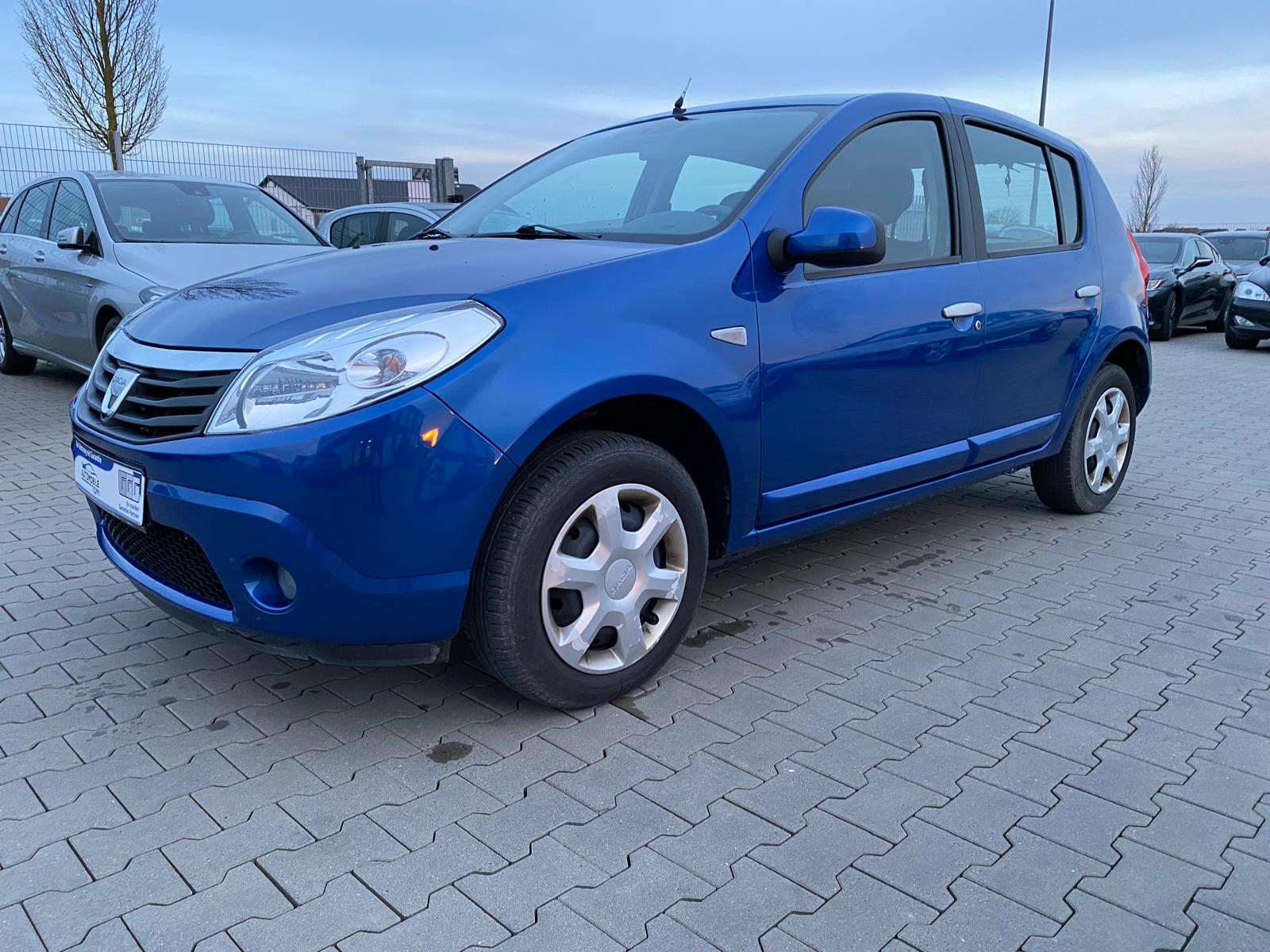 Dacia Sandero Laureate/ TÜV NEU - Bild 1