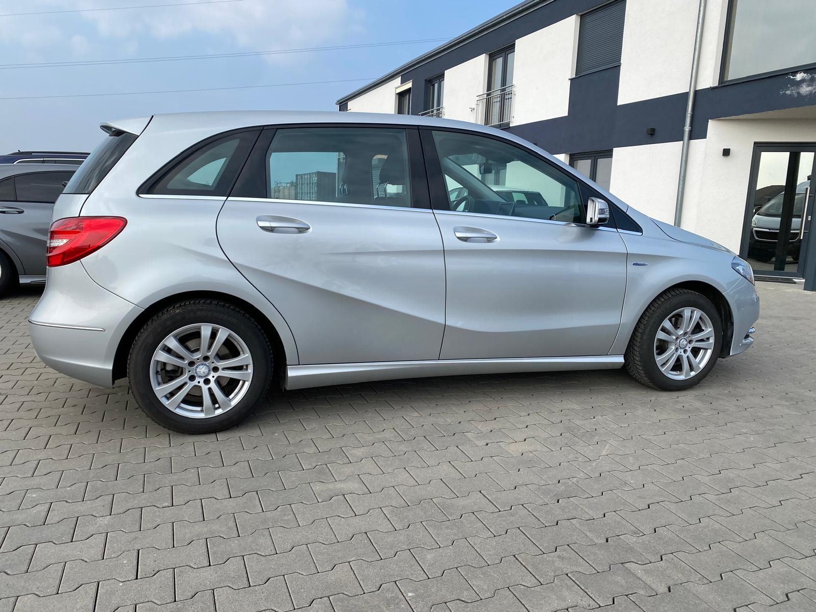 Mercedes-Benz B 200 B 200/BI XENON/NAVI/R-KAM - Bild 8