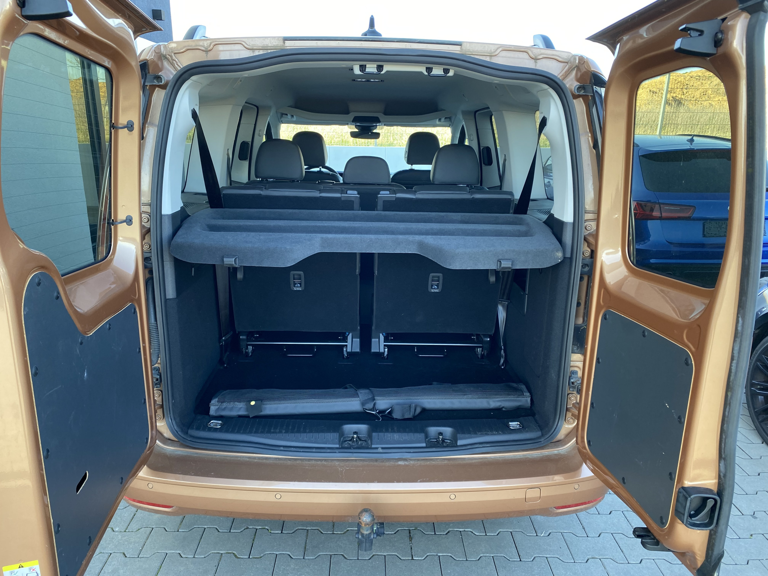 VW Caddy Style Maxi/7 SITZE/360KAM/AHK - Bild 10