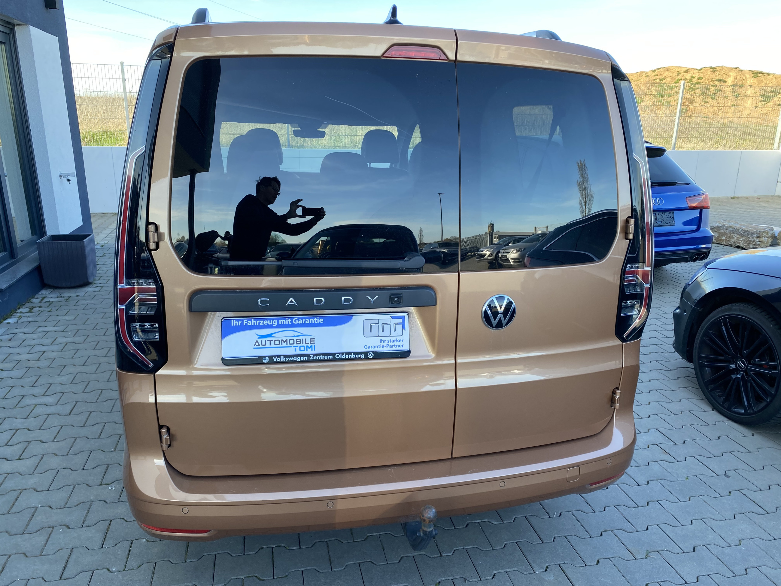 VW Caddy Style Maxi/7 SITZE/360KAM/AHK - Bild 7