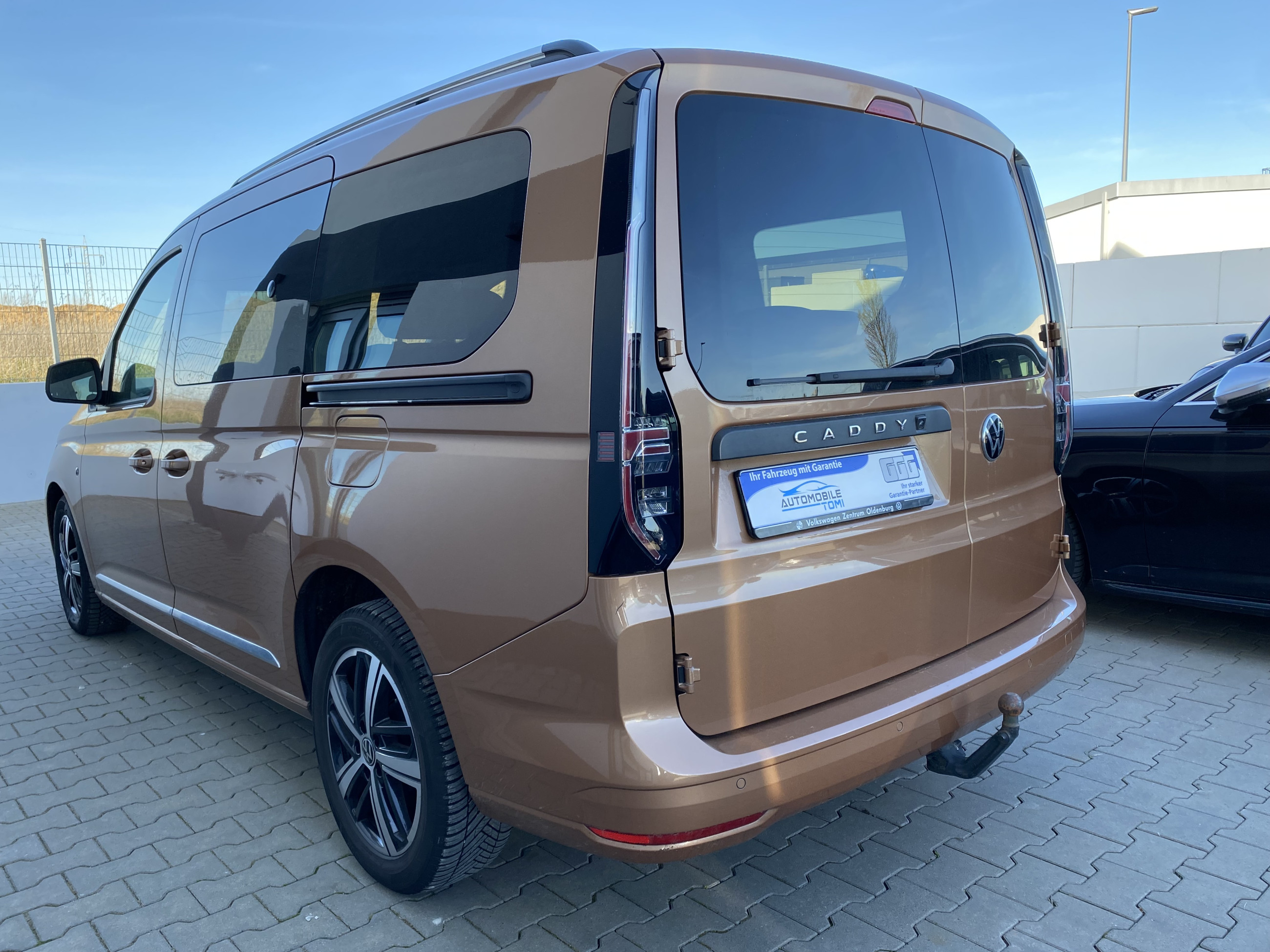 VW Caddy Style Maxi/7 SITZE/360KAM/AHK - Bild 8
