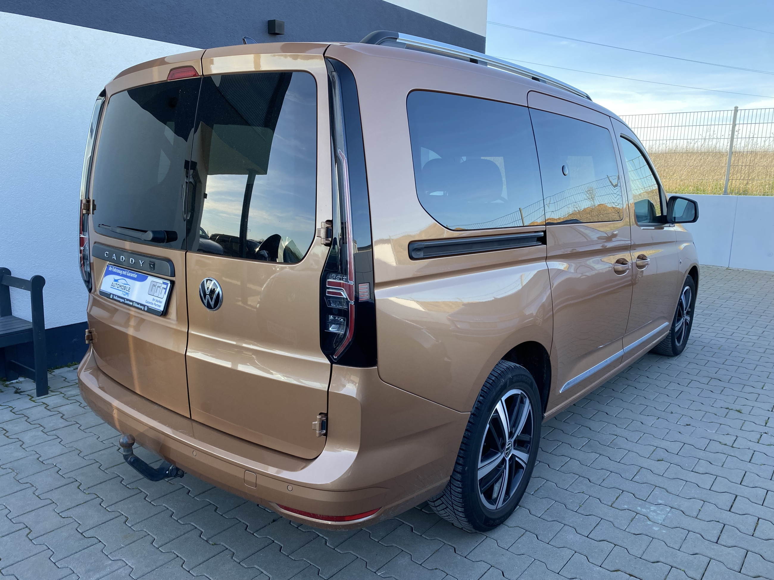 VW Caddy Style Maxi/7 SITZE/360KAM/AHK - Bild 9