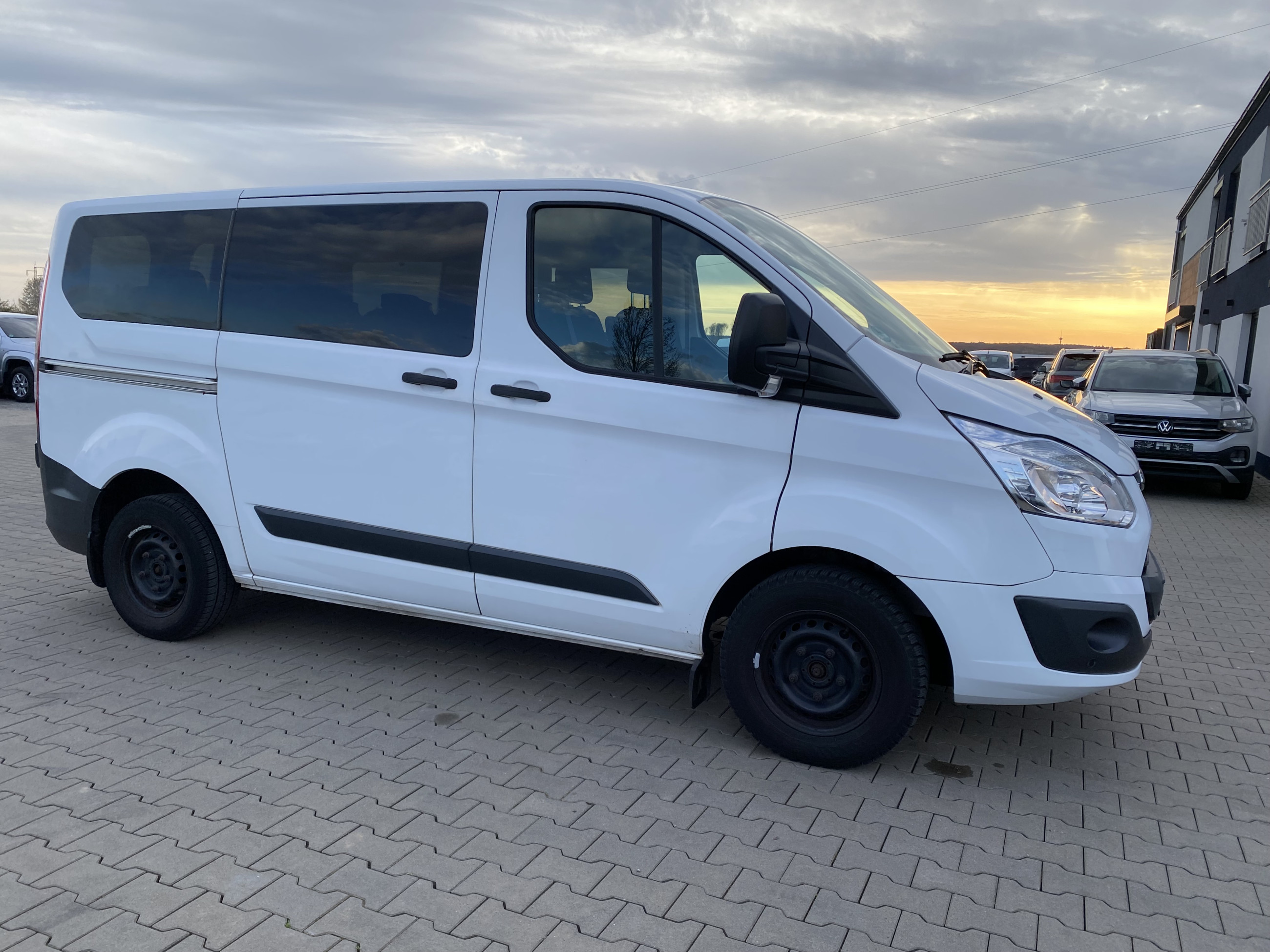 Ford Custom 310 L1 Trend/9SITZE/TÜV NEU/SERVICE NEU - Bild 3