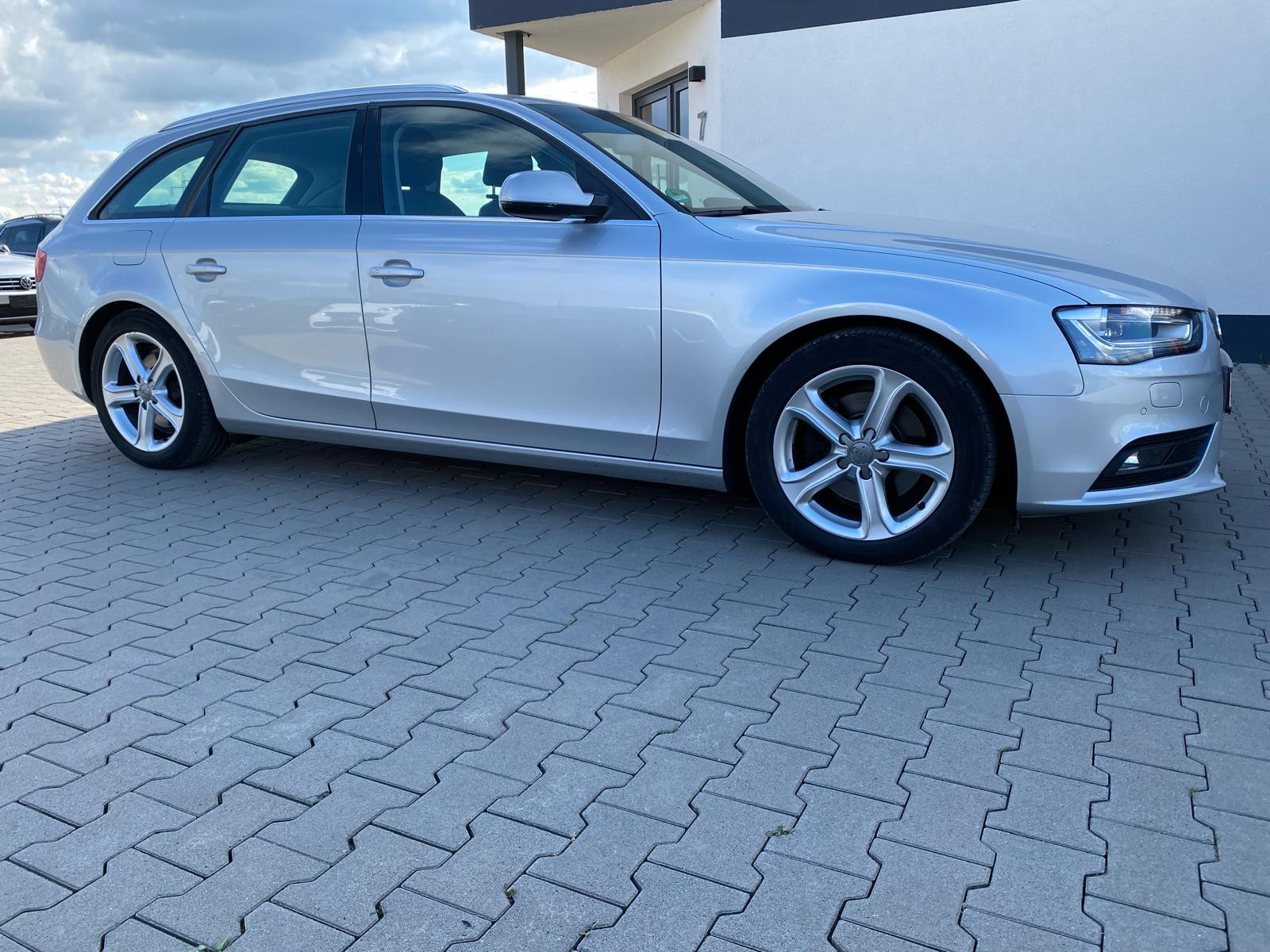 Audi A4 Ambition quattro/NAVI/R-KAM/S Sport - Bild 8