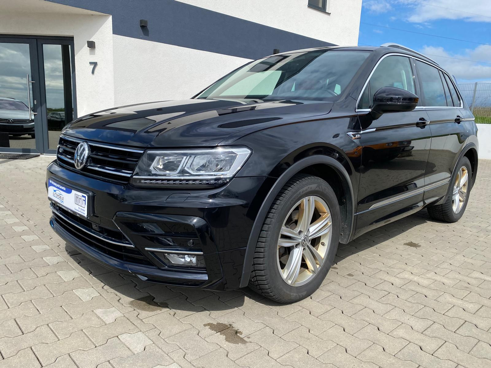 VW Tiguan Highline/ R- Line / NAVI/ Pano/Leder/ACC - Bild 1
