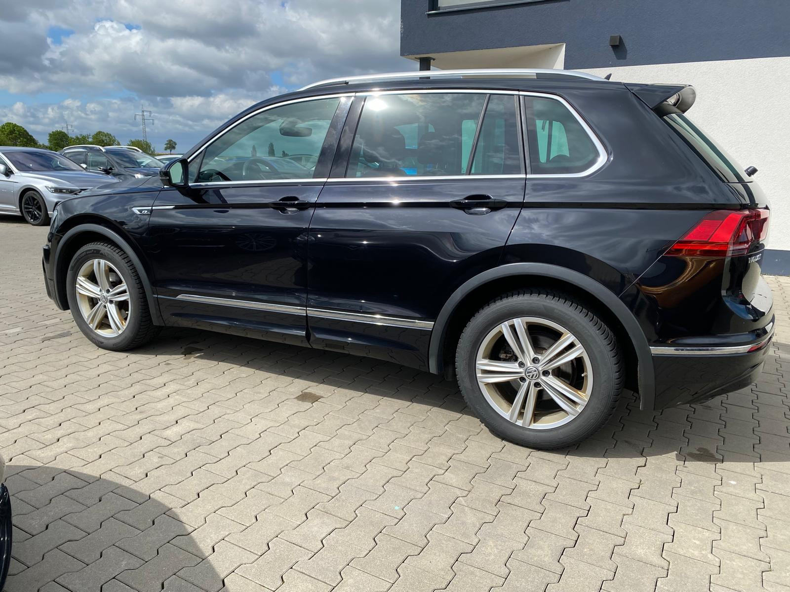 VW Tiguan Highline/ R- Line / NAVI/ Pano/Leder/ACC - Bild 8