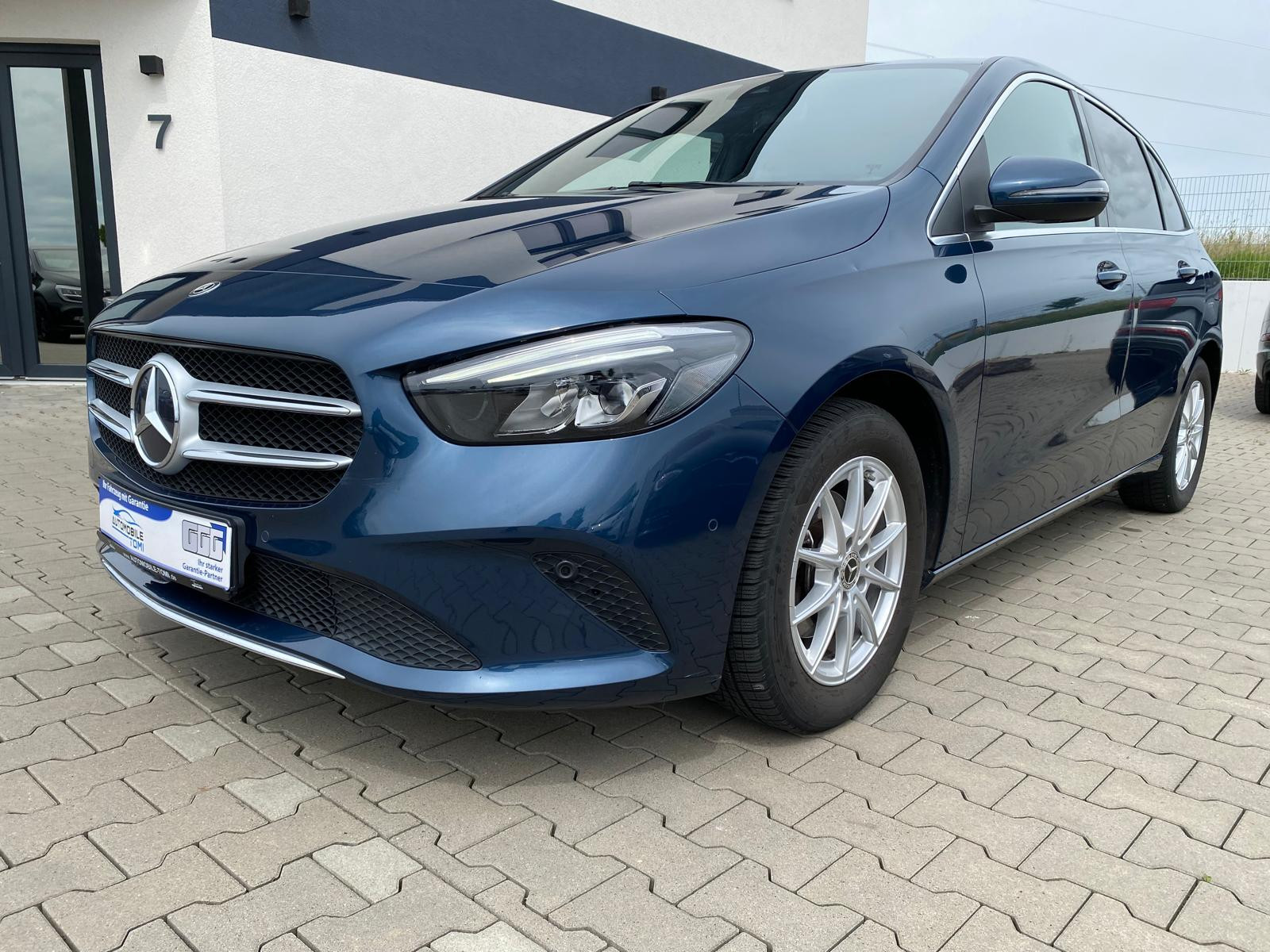 Mercedes-Benz B 180 NAVI/AHK/R-KAM NAVI/AHK/R-KAM - Bild 1