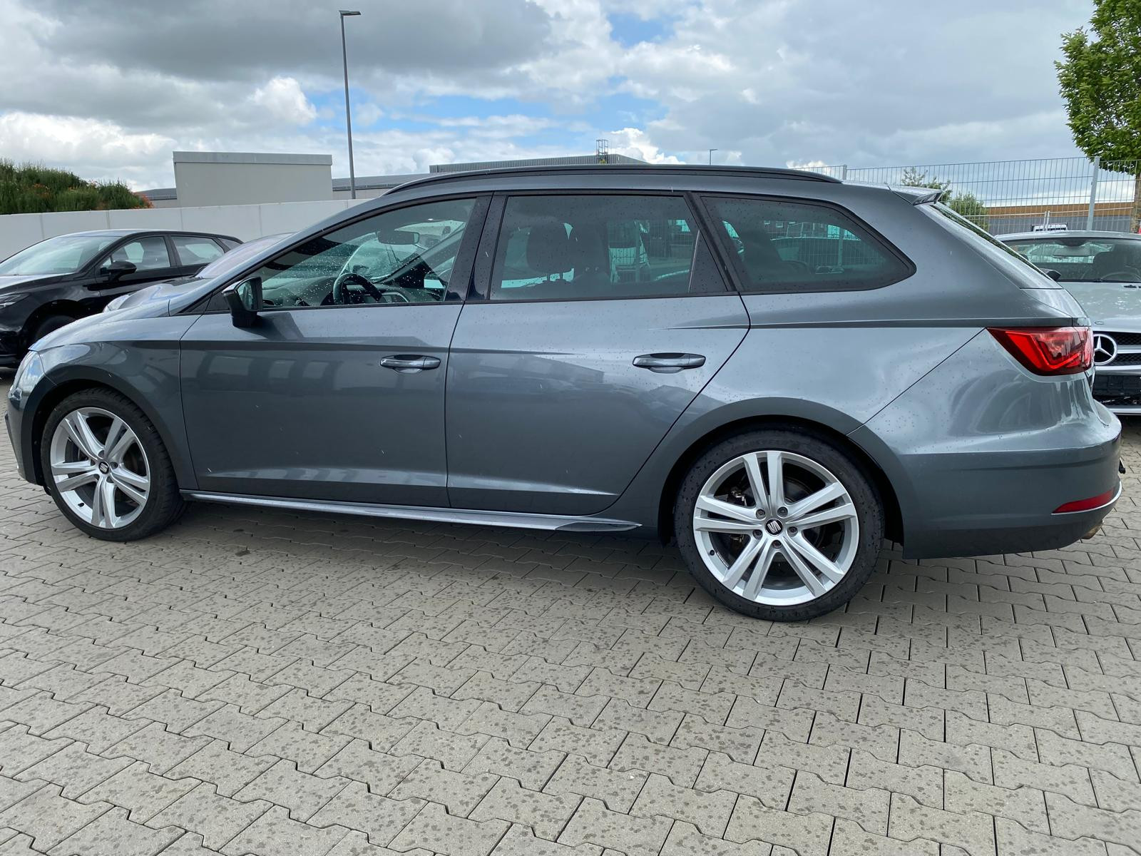 Seat Leon FR/Navi/Dynamic-Paket/Led/Alcantara/R-Kam FR/Navi/Dynamic-Paket/Led/Alcantara/R-Kam - Bild 6
