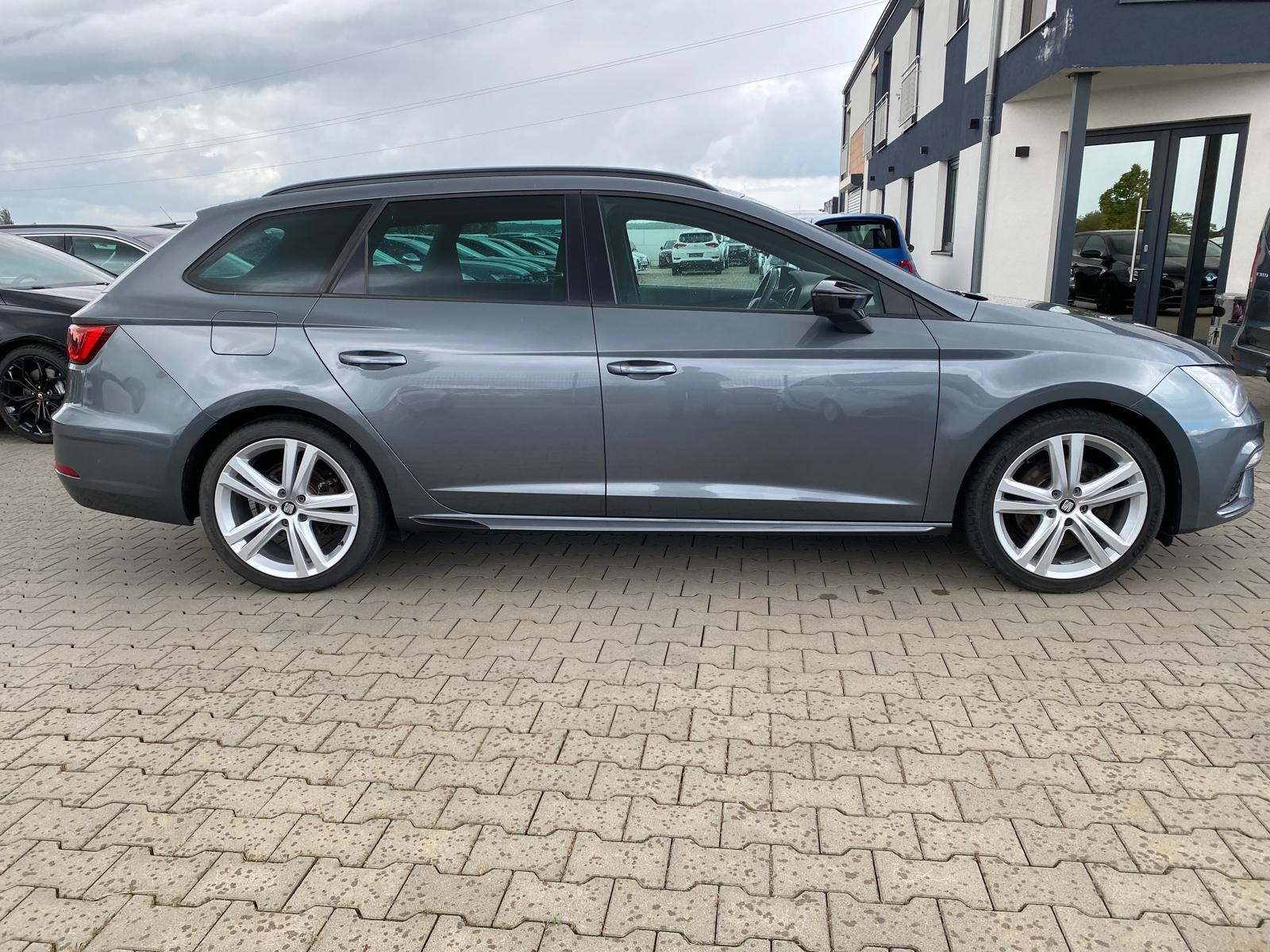 Seat Leon FR/Navi/Dynamic-Paket/Led/Alcantara/R-Kam FR/Navi/Dynamic-Paket/Led/Alcantara/R-Kam - Bild 7