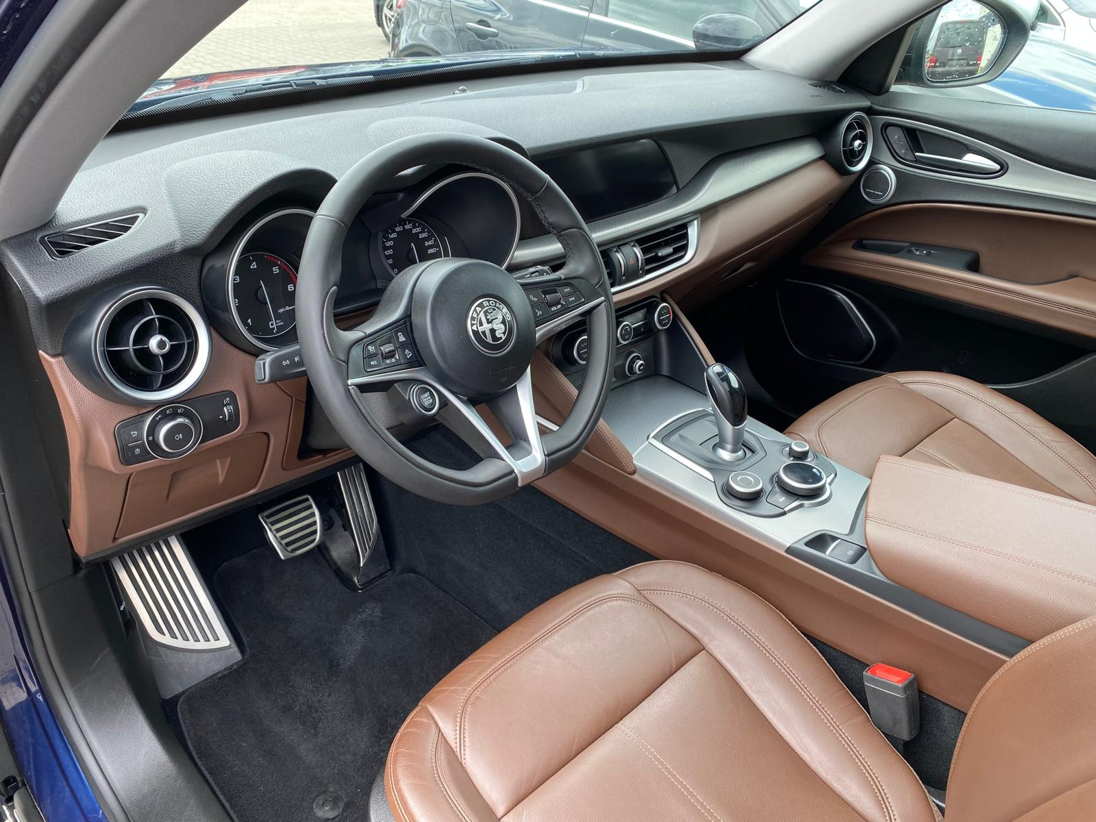 Alfa Romeo Stelvio B-Tech Q4/PANO/LED/NAVI/R-KAM/TÜV NEU B-Tech Q4/PANO/LED/NAVI/R-KAM/TÜV NEU - Bild 2