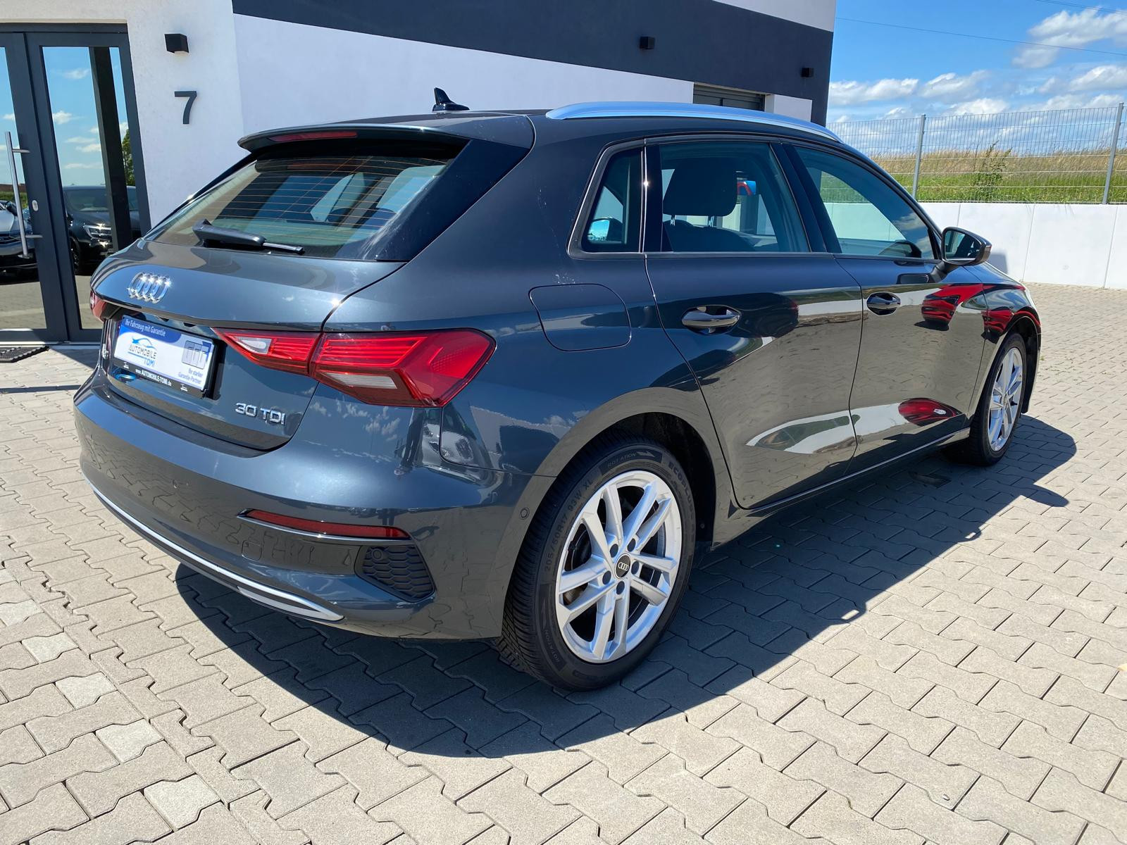 Audi A3 30 TDI advanced/NAVI/R-KAM/TÜV SEVICE NEU 30 TDI advanced/NAVI/R-KAM/TÜV SEVICE NEU - Bild 6