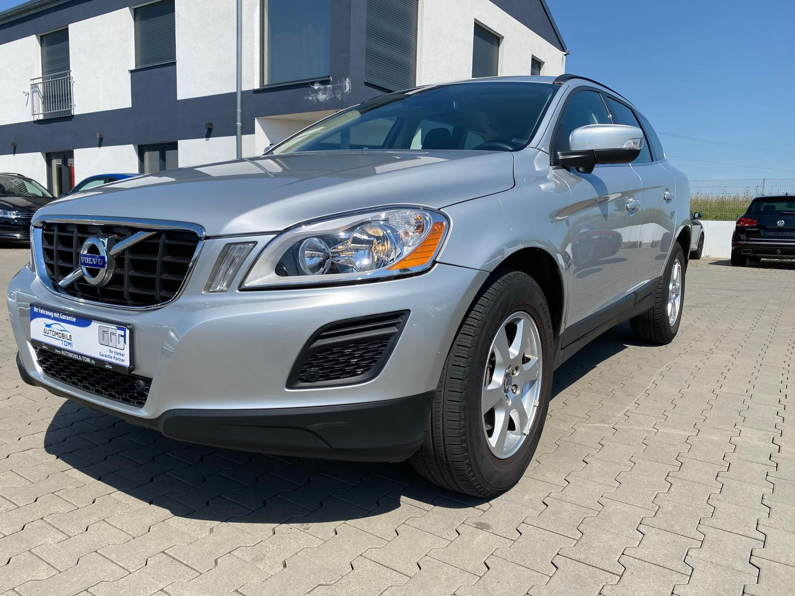 Volvo XC60 Momentum 2WD/SERVICE+ZAHN:RIEM.+TÜV NEU/ Momentum 2WD/SERVICE+ZAHN:RIEM.+TÜV NEU/ - Bild 1