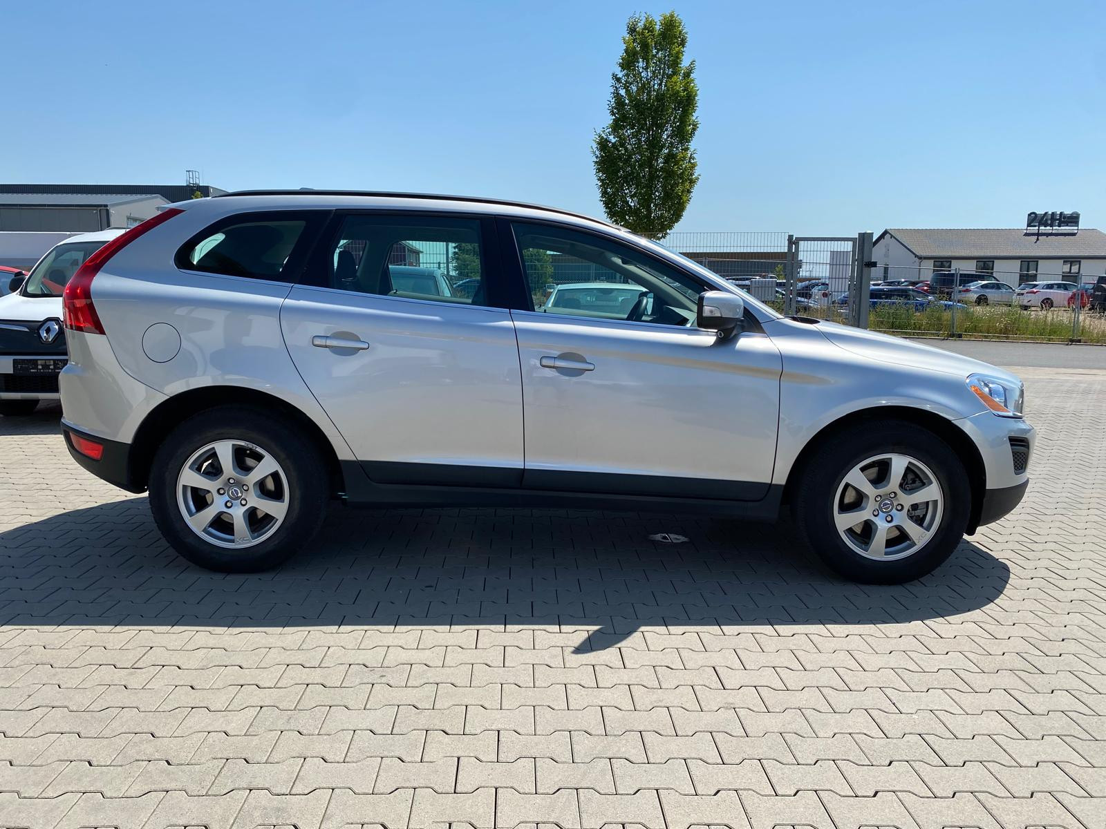 Volvo XC60 Momentum 2WD/SERVICE+ZAHN:RIEM.+TÜV NEU/ Momentum 2WD/SERVICE+ZAHN:RIEM.+TÜV NEU/ - Bild 9
